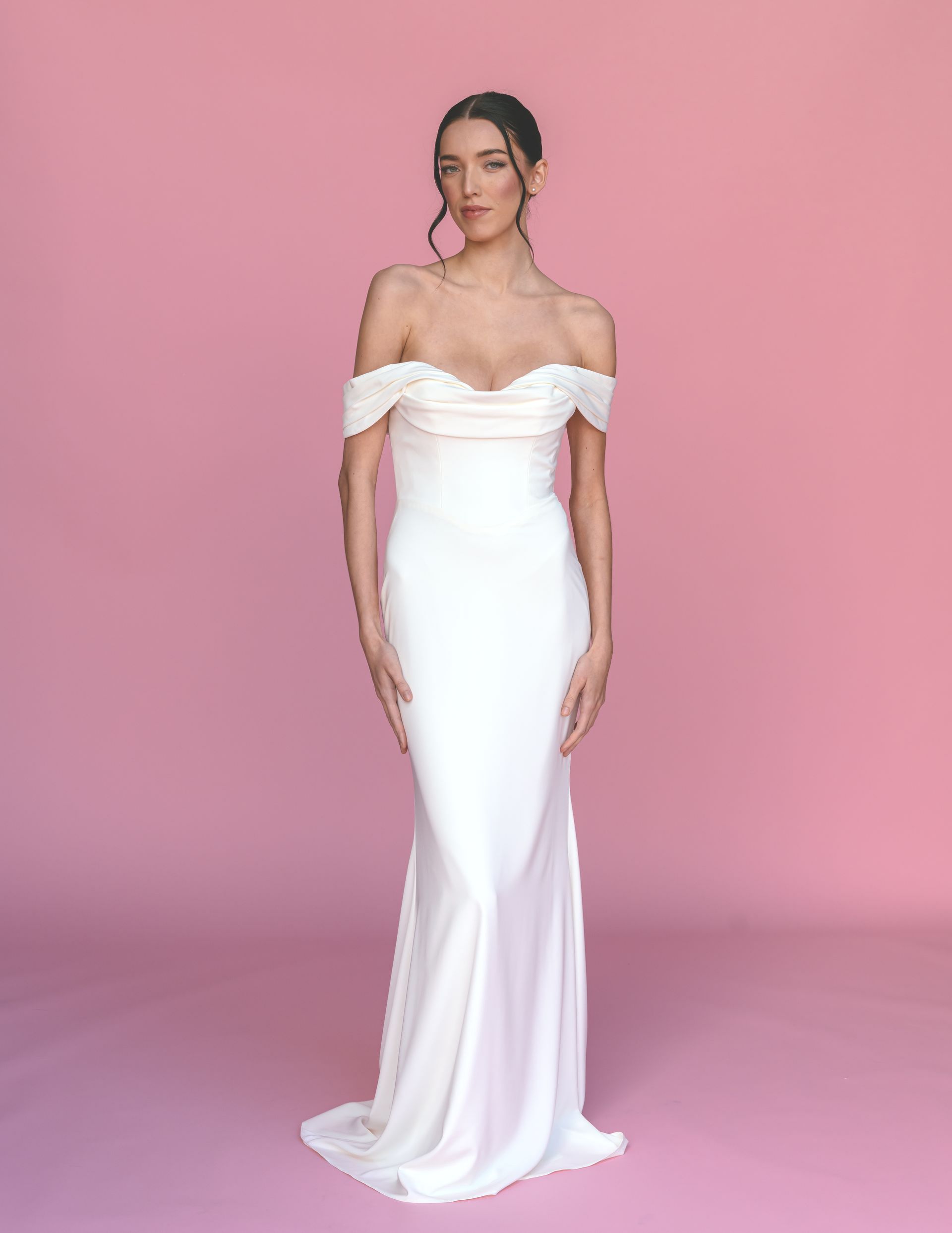 Rouched sweetheart neckline with off shoulder straps, Basque waistline