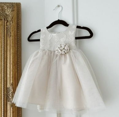 Flower girl dress in ivory
