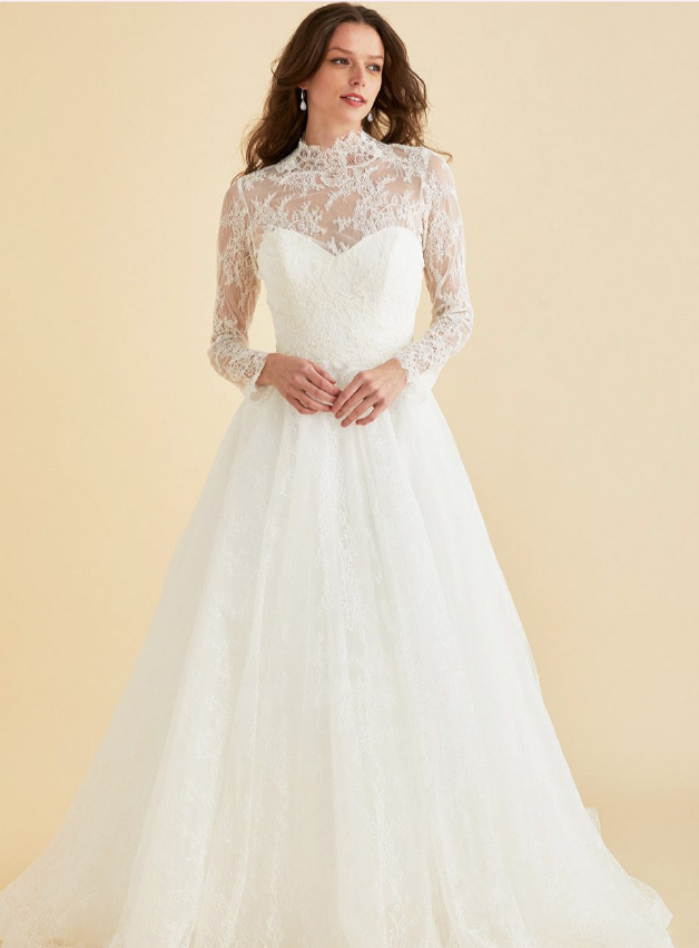 Chantilly lace, sweetheart neckline and with a removeable jacket.