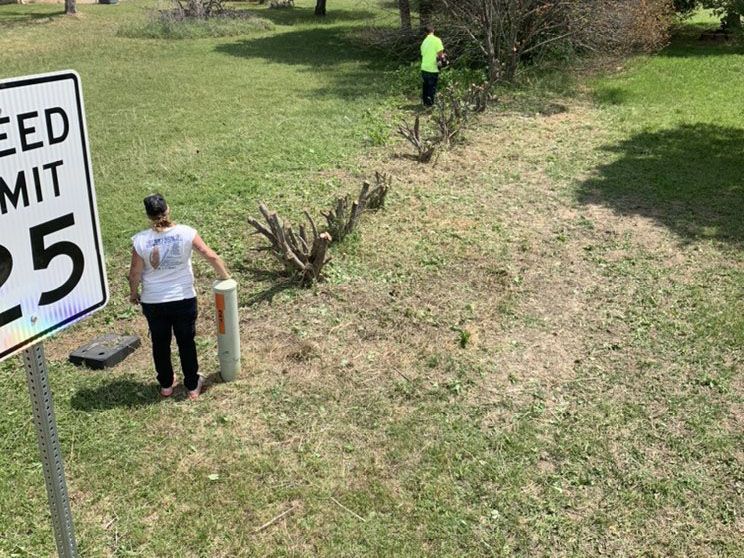 A woman is standing next to a sign that says feed mit 25.