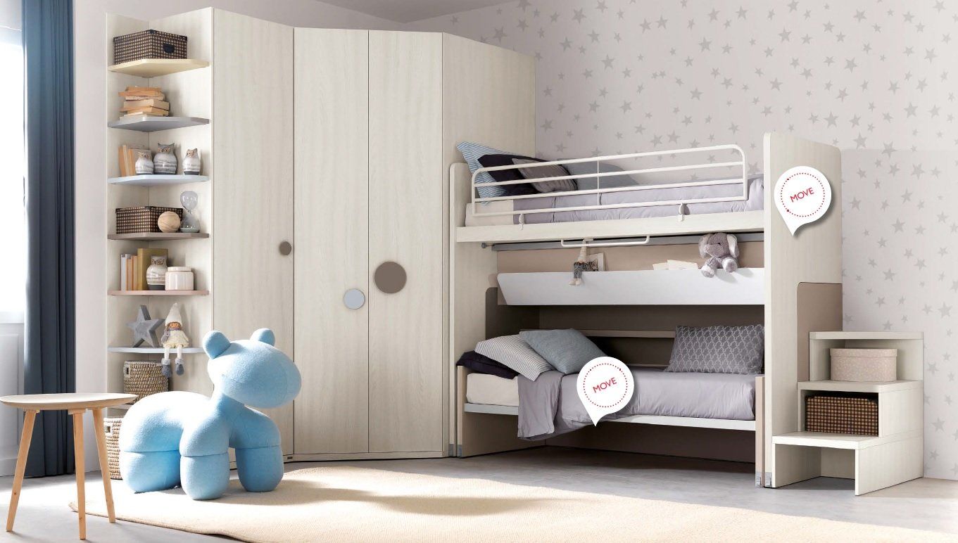 Cameretta per bambini con letto a castello, armadio e scaffali. Include un ippopotamo azzurro e un tavolino in legno.