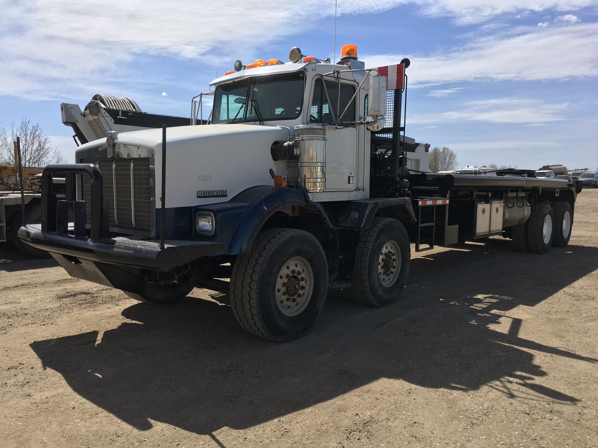 Used 1997 Kenworth T800 T/A T/A Bed Truck For Sale