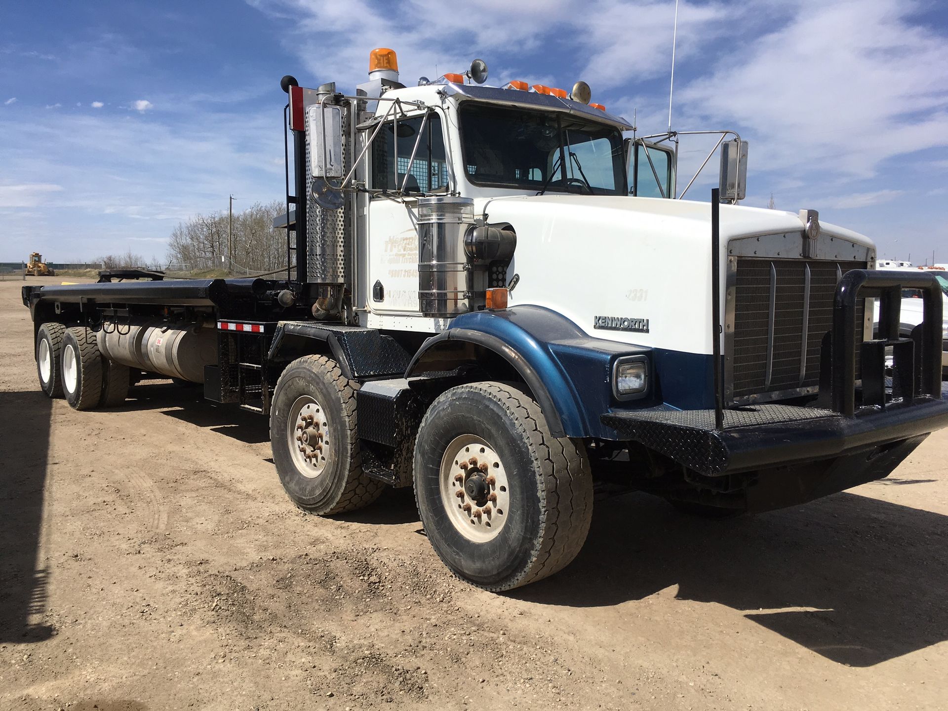 Used 1997 Kenworth T800 T/A T/A Bed Truck For Sale