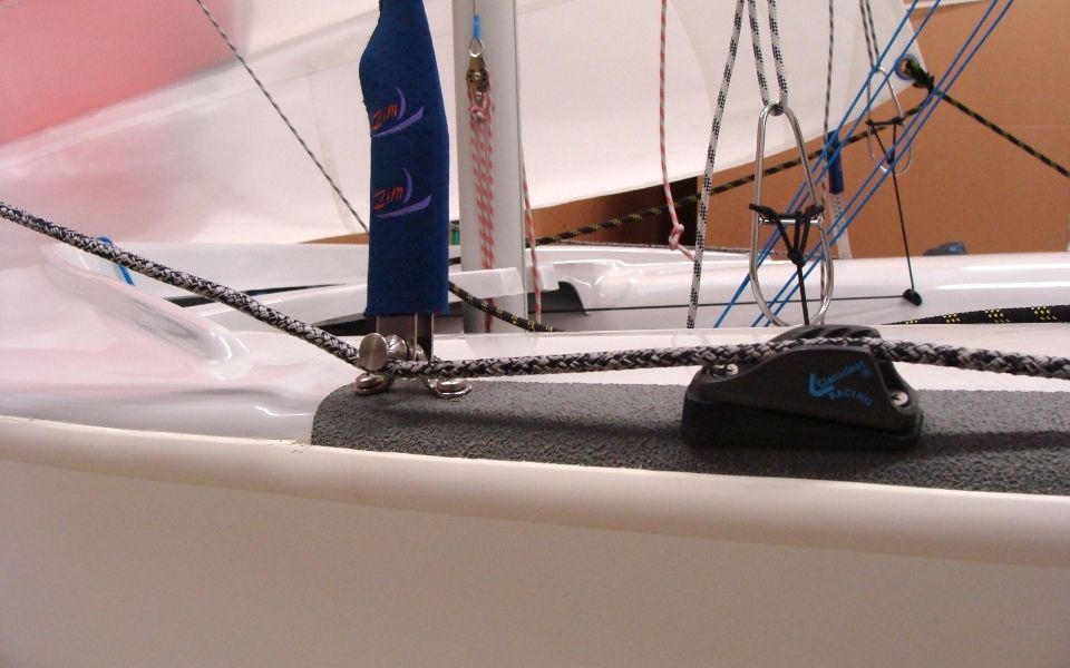 A close up of a sailboat with the word lc on it