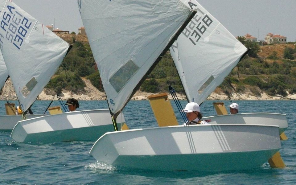 A sailboat with the number 1366 on the sail