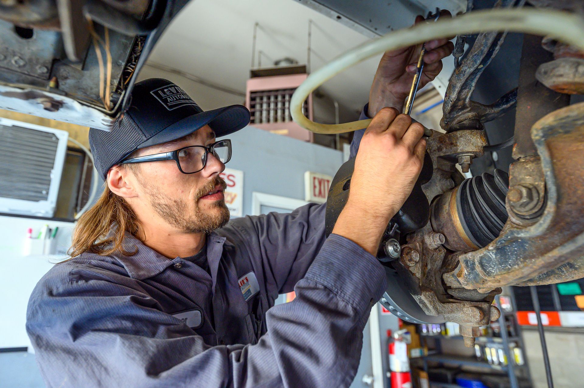 Man-Working | Levrett Automotive