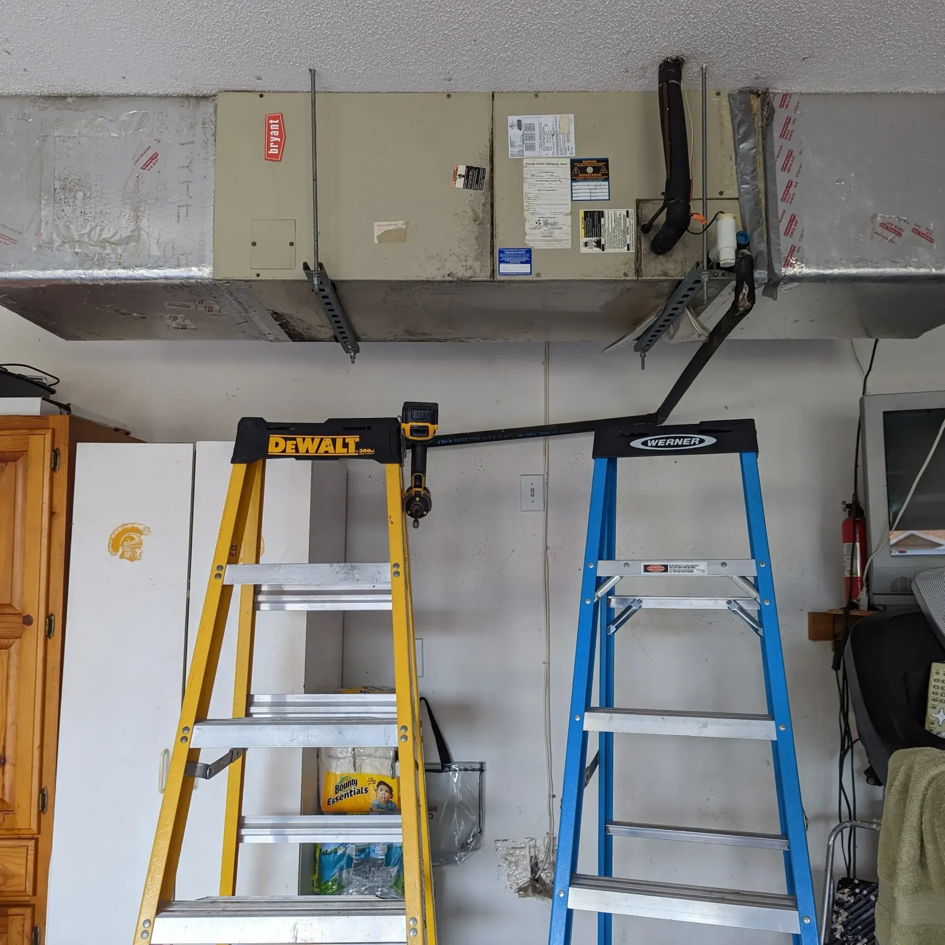 Hvac Contractor Bradenton - A ladder with the word dewalt on it