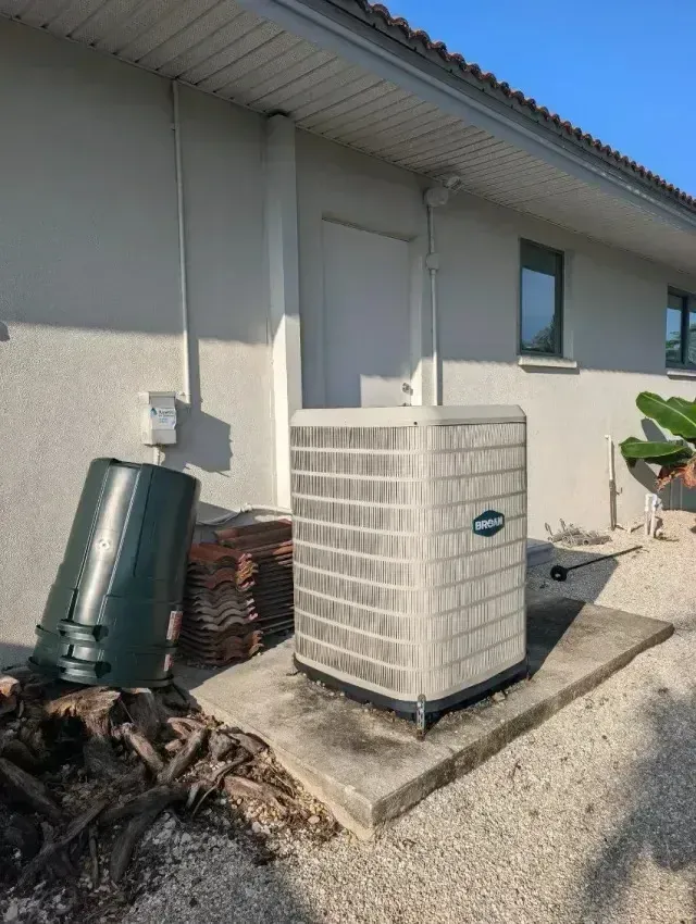 Hvac Contractor Bradenton - An air conditioner is sitting on the side of a house.
