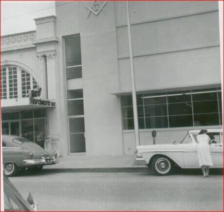 Commercial Building — Closers in Brandon, FL