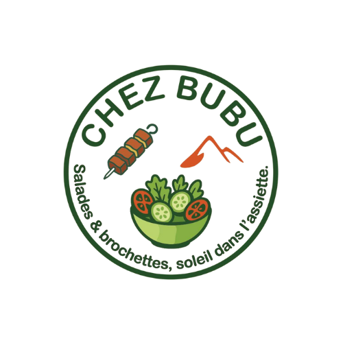 Logo du restaurant Chez Bubu : cercle vert avec du texte, des brochettes, de la salade et des montagnes.