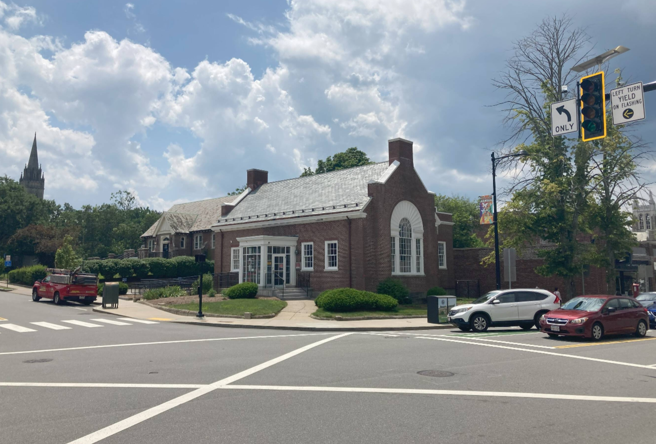 A brick building is sitting on the corner of a street.