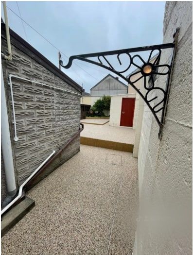 A resin path leading to the back of a resin patio area in Cambridge