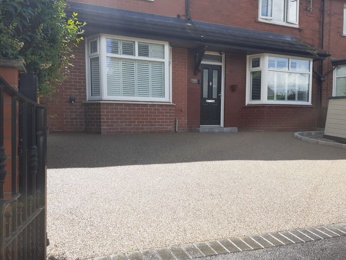 A natural stone coloured Resin driveway by Cambridge driveways