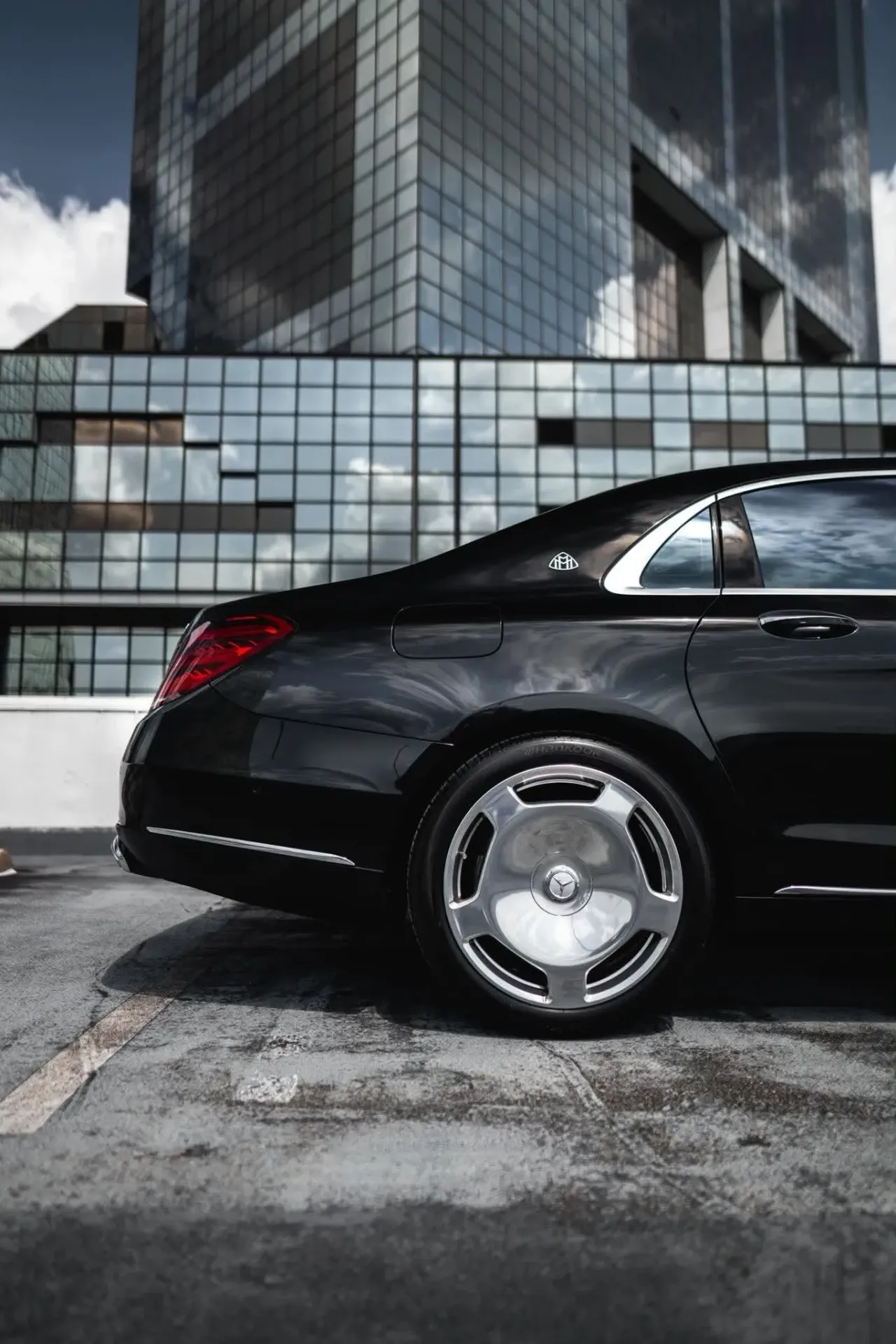 Black luxury sedan for MSY airport transfers in New Orleans