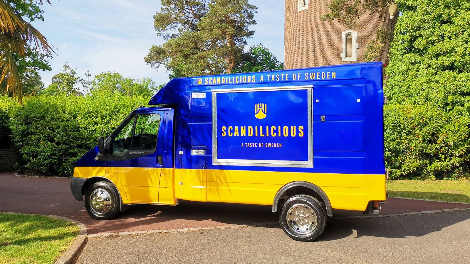 Bright blue and yellow Scandilicious food truck