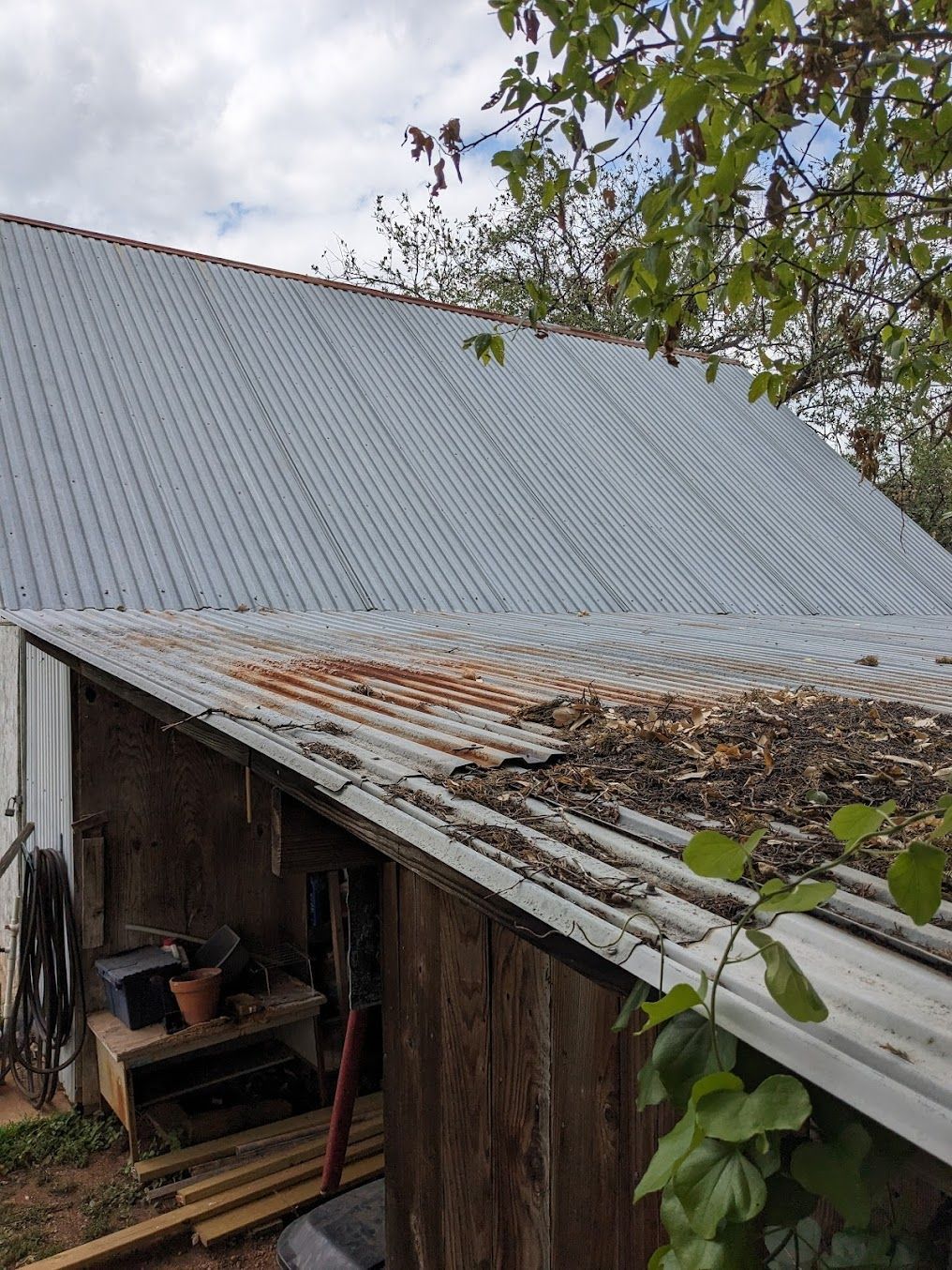 A barn with a metal roof and a wooden wall.