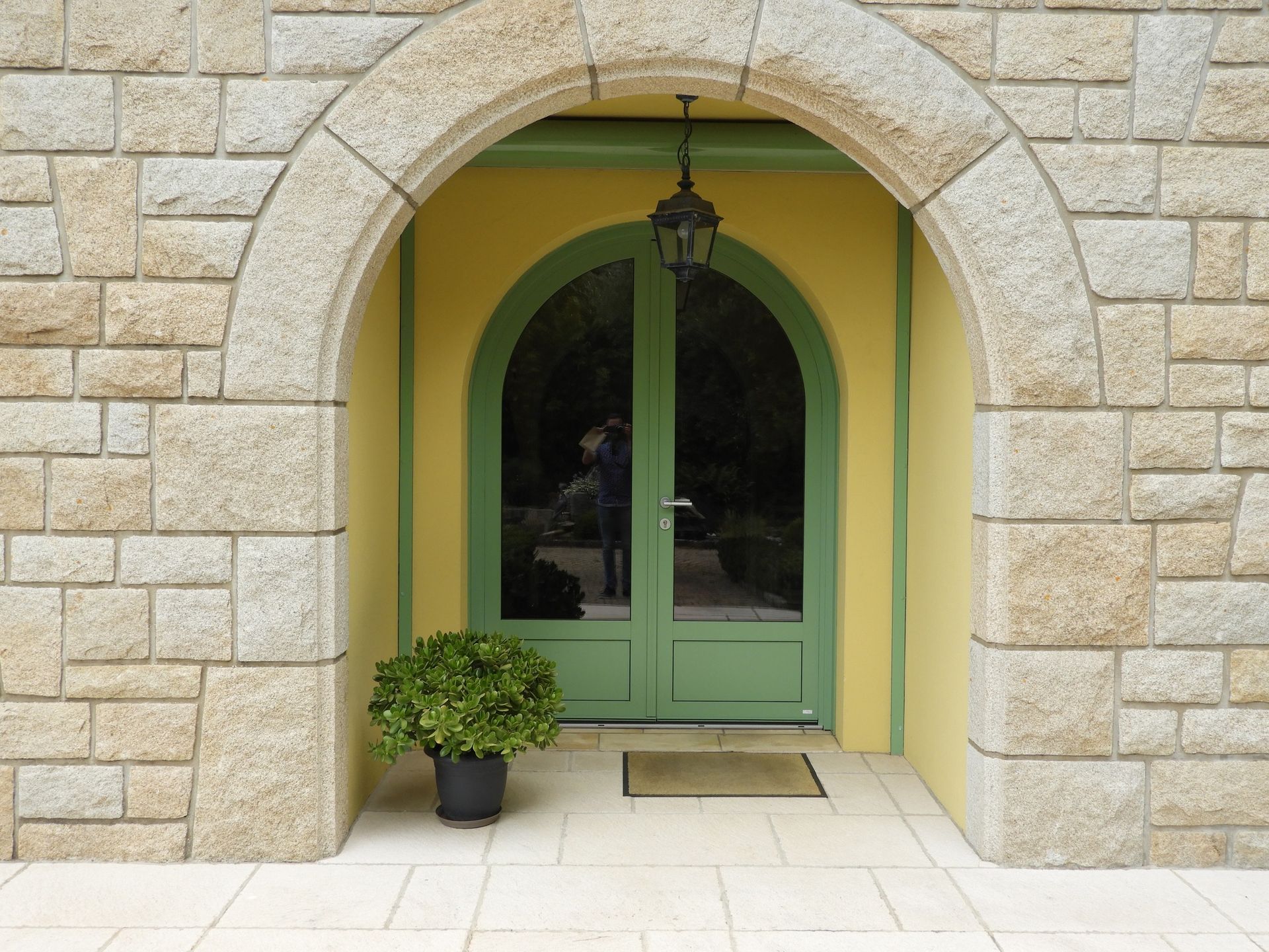 Porte d'entrée cintrée 2 vantaux bois aluminium à Bordeaux en Gironde