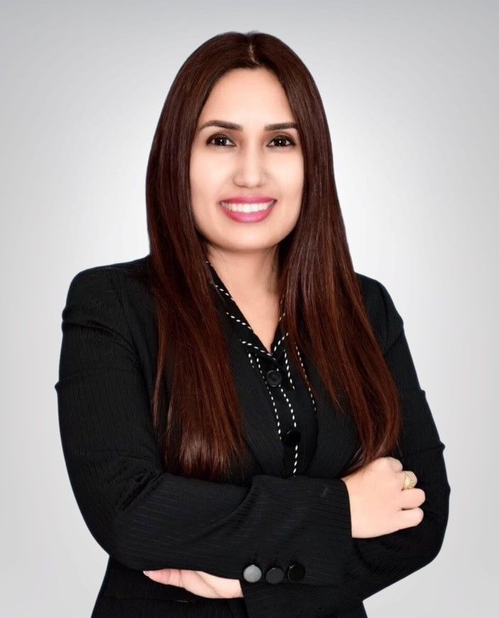 lisbeth headshot eaz realty