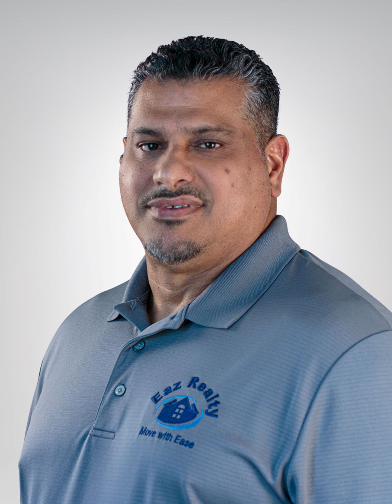 josue rosaria headshot eaz realty