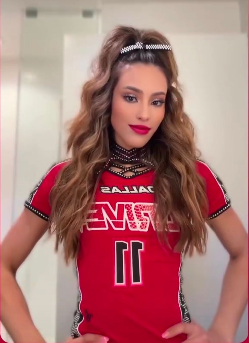 Coach Alondra Flores