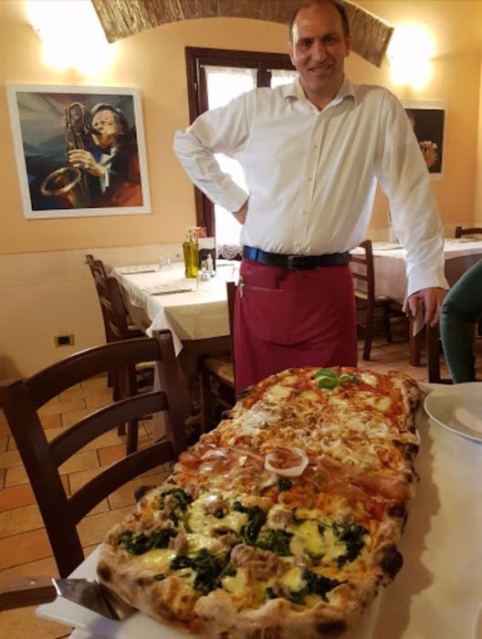 ristorante pizzeria la valentina pizza gigante