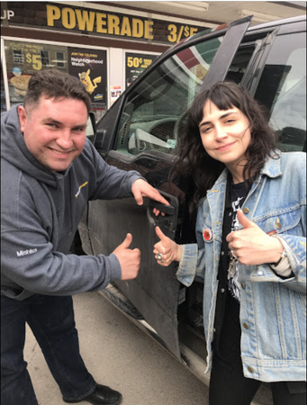 Man and woman shows thumbs up for car locksmith service