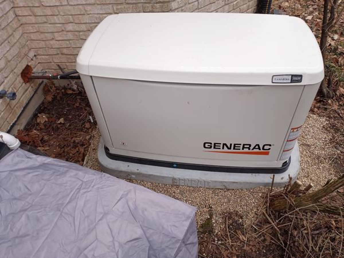 A white generator with the word generac on it
