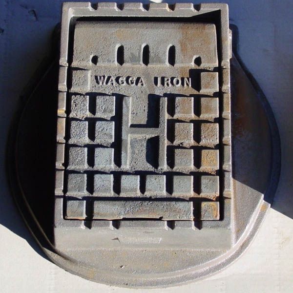 A manhole cover that says vagga iron on it