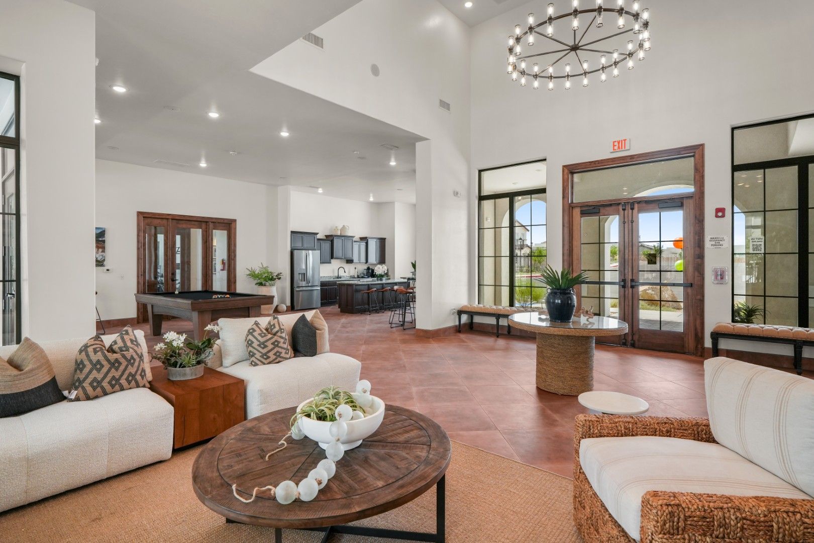 A living room filled with furniture and a table.