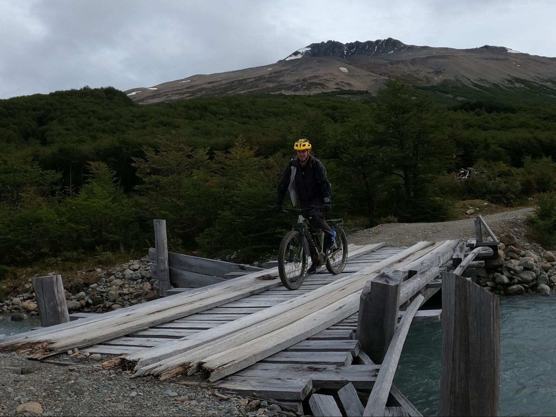 El puente sobre el ríío al final del Aeróódromo de Laguna Redonda, cerca de Candelario Mancilla y el Paso Fronterizo Dos Lagunas.