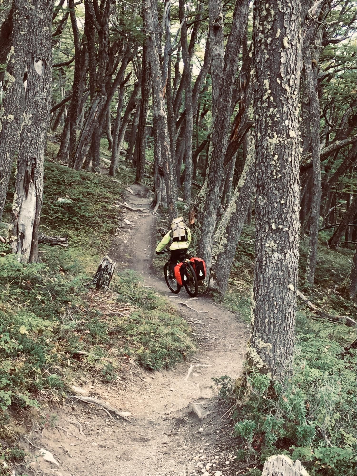 Ignacio en nuestra 1ra. travesía en bicicleta por el cruce binacional Paso 2 Lagunas - Uniendo Candelario Mancilla con Lago del Desierto.