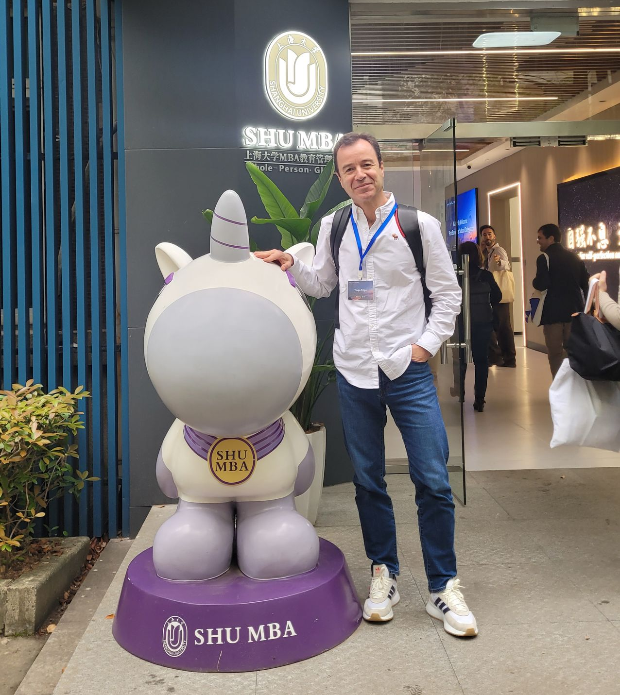 Tiago Trigo na Shanghai University MBA Unit