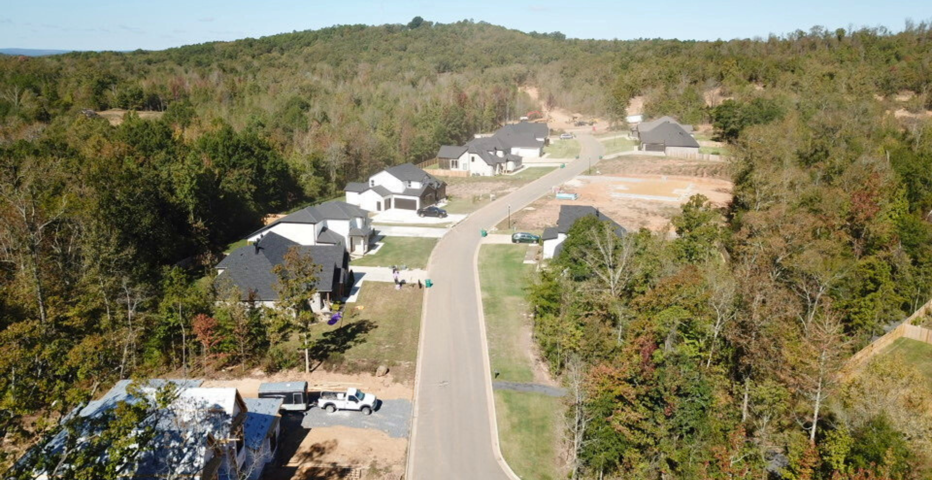 new construction homes lined up in a neighborhood in maumelle arkansas. 
