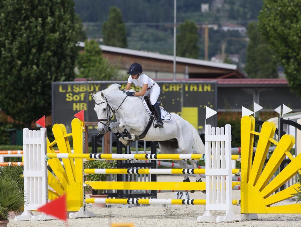 gare con salto ad ostacoli
