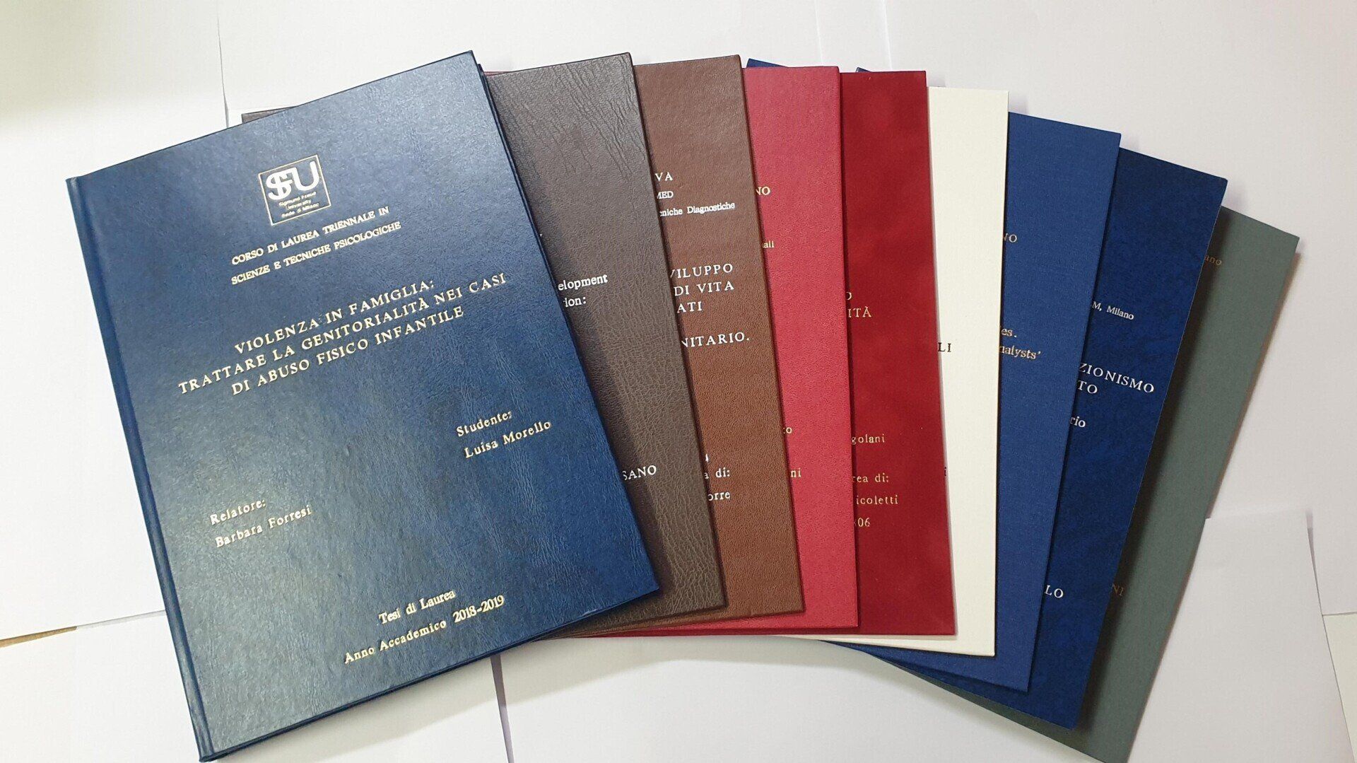 Tesi di laurea con incisione a caldo, similpelle - tela - velluto - seta - daino