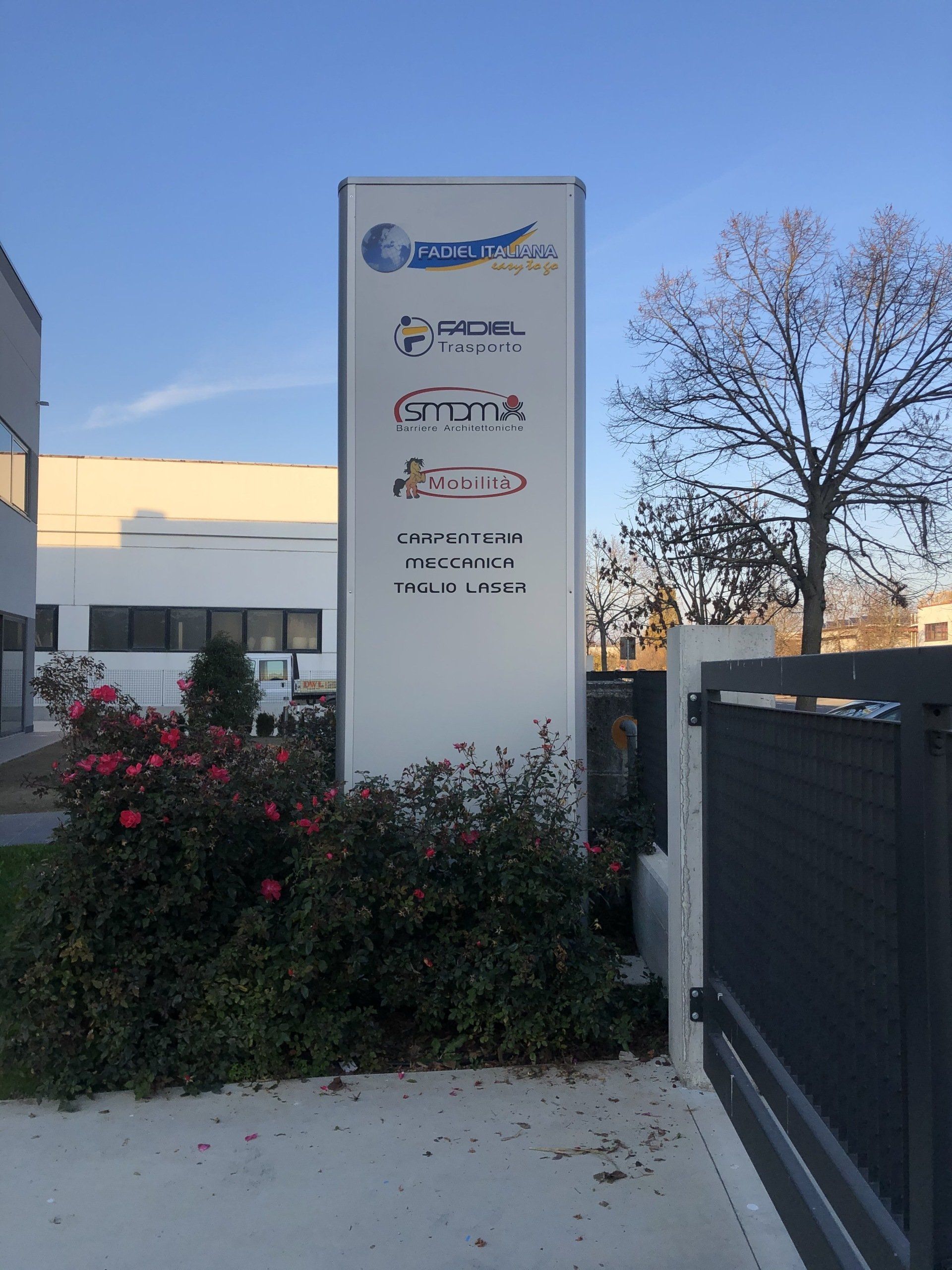 Totem pubblicitario 1