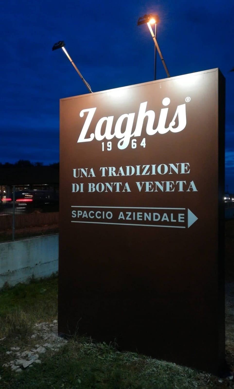 Totem pubblicitario 4