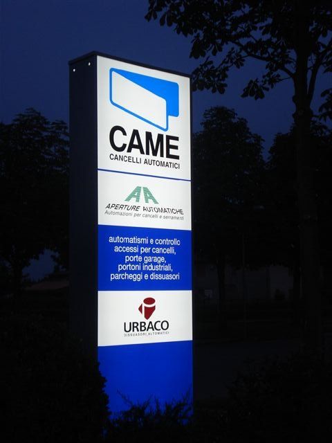 Totem pubblicitario 6