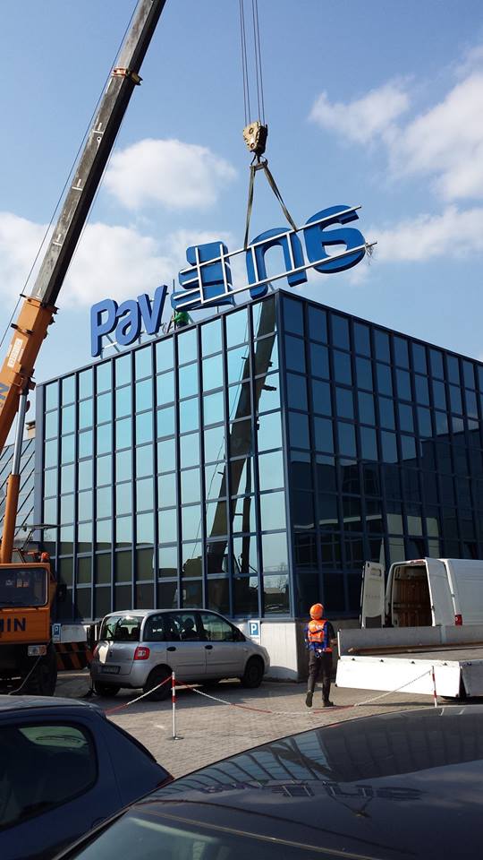 Lavori per installazione insegna