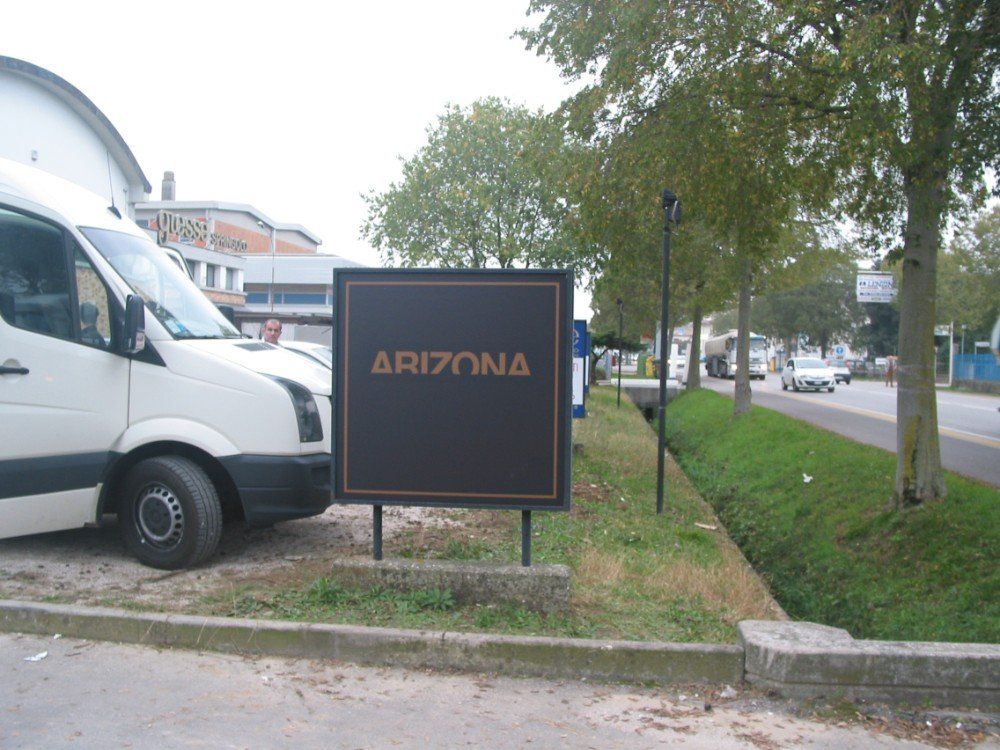 Display pubblicitario per attività commerciale