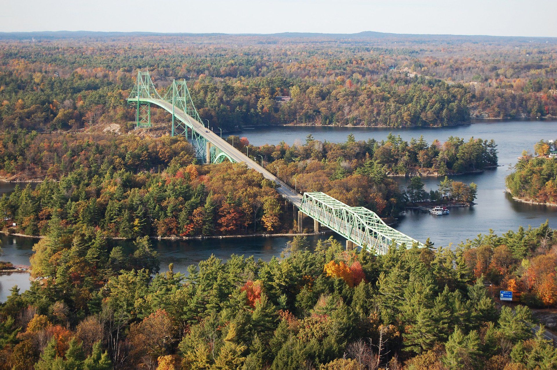 Foto van brug die eilanden verbind van Parry Sound Ontario