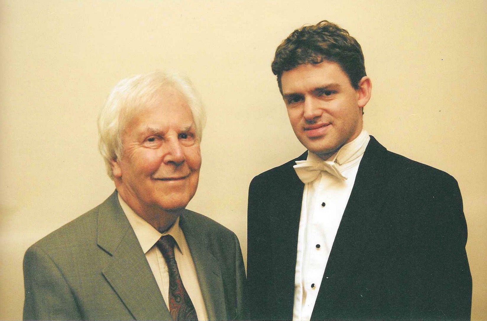 Morpeth Music Society 2002 chair Alan McDonald with pianist Geoffrey Duce
