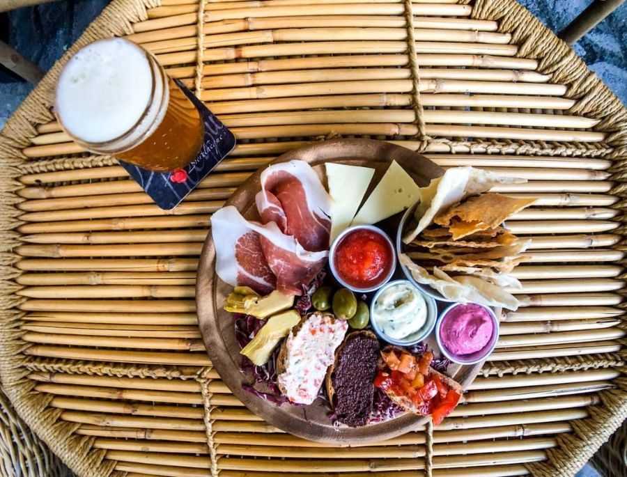 degustazione di salumi e formaggi