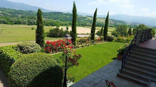 vista su un ampio giardino