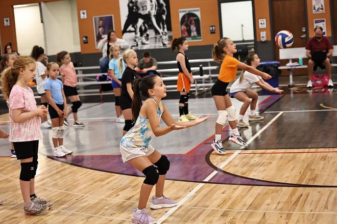 A man and a woman are doing exercises in a gym.