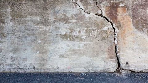 Cracked Cement Wall — Clackson, MI — B-Dry System Of Michigan