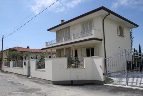 Villa unifamiliare: Nuova costruzione_Lido di Camaiore (LU)