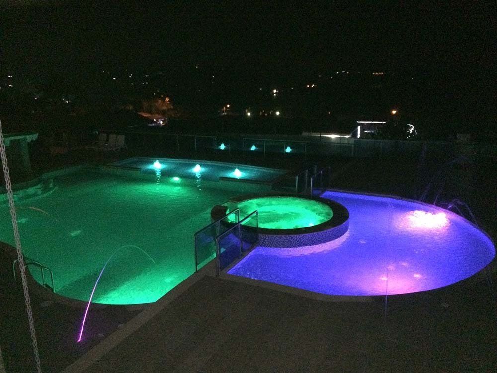 Ecoaguas iluminación en una piscina