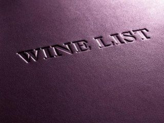 lo sfondo di pelle viola con scritto wine list