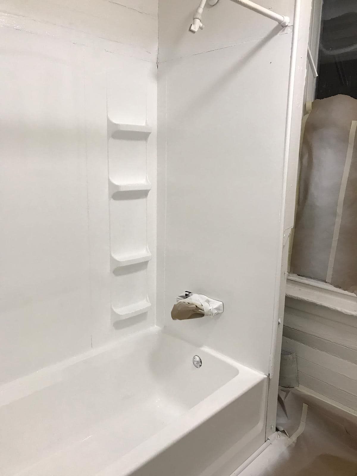 Image of a tub and shower refinishing project done by 